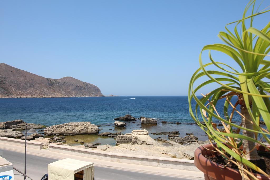 فندق Ajamola فافينانا المظهر الخارجي الصورة